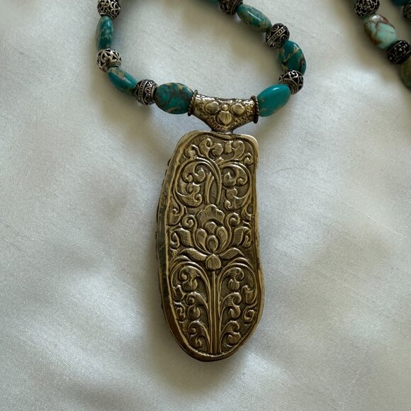 Turquoise Necklace w/ Carved Bone Horse Head Pendant 31 inches in Length - Picture 9 of 9